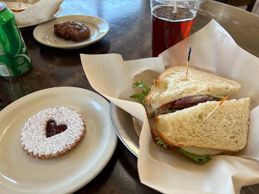 Upper Crust Bakery - Visual