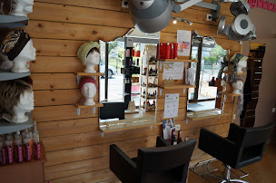 Photo n°11 de Salon Recto Verso à Vic-le-Comte (Perruquier)