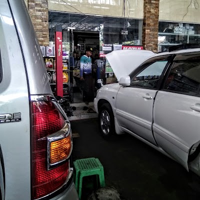 Photos of Htoo Htoo Car Services (3)