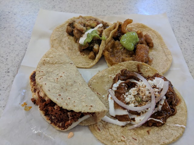 Guisados Tacos