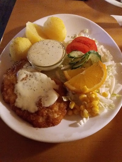 Photos of M&auml;ek&uuml;la k&otilde;rts