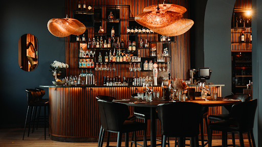 Diplomat & Bar