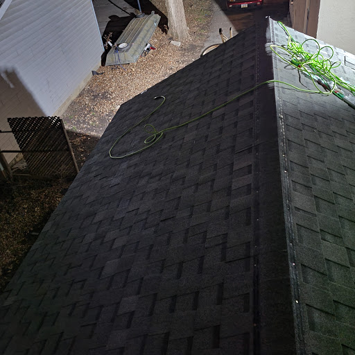Harnish roofing Logo