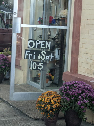 Lola's Antique Shop