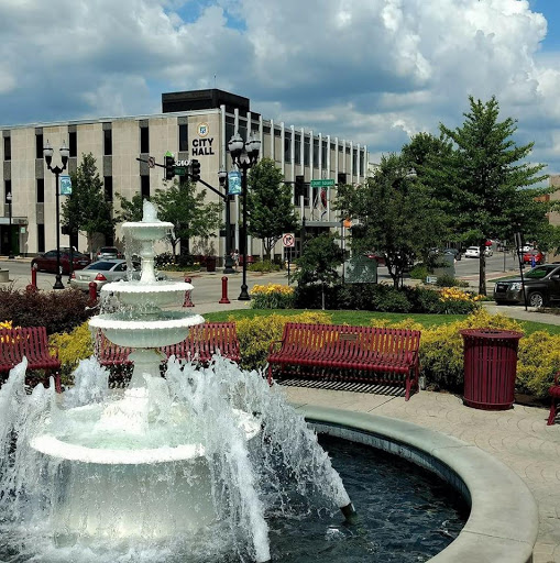 Visit McMinnville, TN Logo