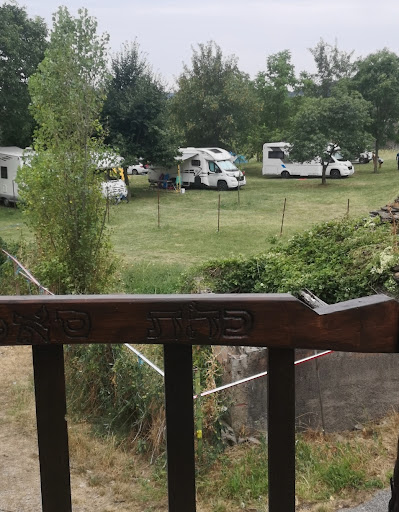Acampada rural y área de autocaravanas El Plano