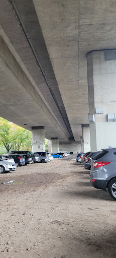Sachsenbergstraße 1 Parking