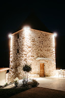 Les Hébergements de Charme et les Tours Insolites avec Spas Privatifs & Sauna - Château de Laforest à Thizy-les-Bourgs