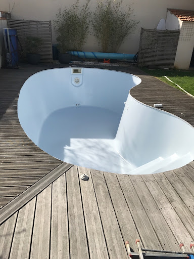 Photo de RPEEV Résine Polyester Epoxy Ecailles de verre à Villegouge (33141)