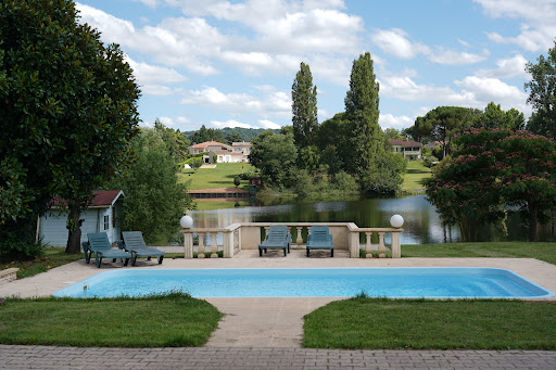 Photo de Maison gîte avec piscine Holiday home swimming pool Vakantiehuis met zwembad Sud Ouest France à Sainte-Livrade-sur-Lot (47110)