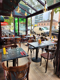 Photo n°22 de Tabac Le Kennedy à Paris (Brasserie)