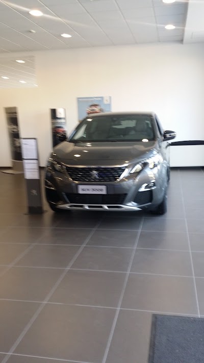 Photos of Opel Peugeot Autocentrale