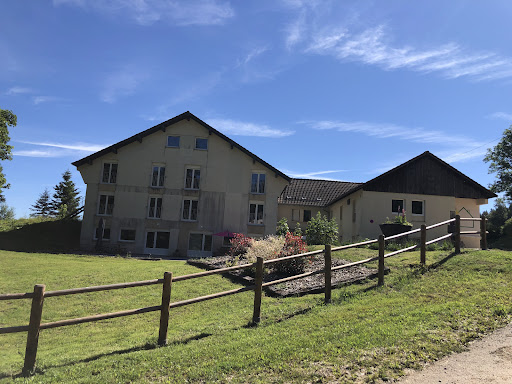 Photo de Gîte de la vie Blanche - piscine à Orchamps-Vennes (25390)
