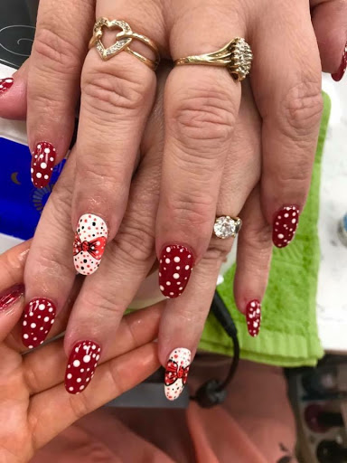 Brown Deer Nails - Thumbnail