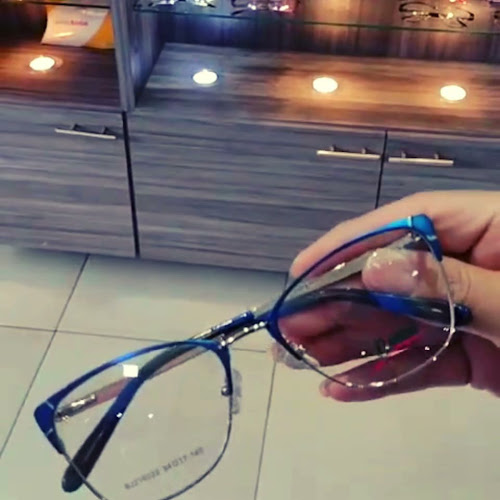 FUNDACIÓN VISIÓN HUMANITARIA/lentes económicos en Quito - Óptica