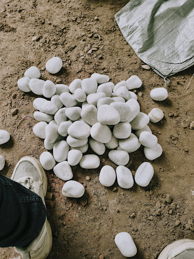 Brighten up your home or garden with *Super White Pebbles* (matte finish)! 🤍✨ Perfect for indoor… post image