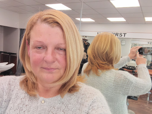 HAIRFIRST salon de coiffure - Thumbnail