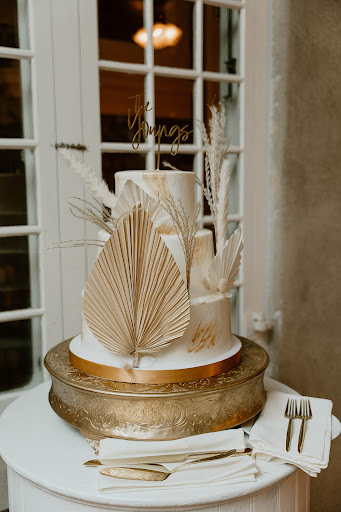 Incredible Edible Cakes....Hours by appt. only Logo