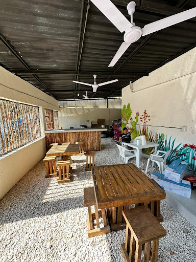 Carnitas Tres Puerquitos