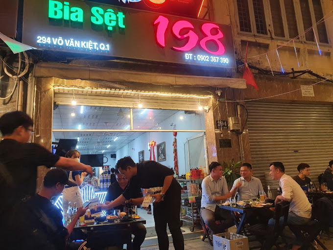 Bia Sệt 198, 294 Võ Văn Kiệt, Quận 1, TPHCM