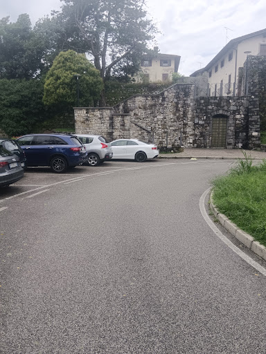 Parcheggio (e scalinata per il centro) - Thumbnail