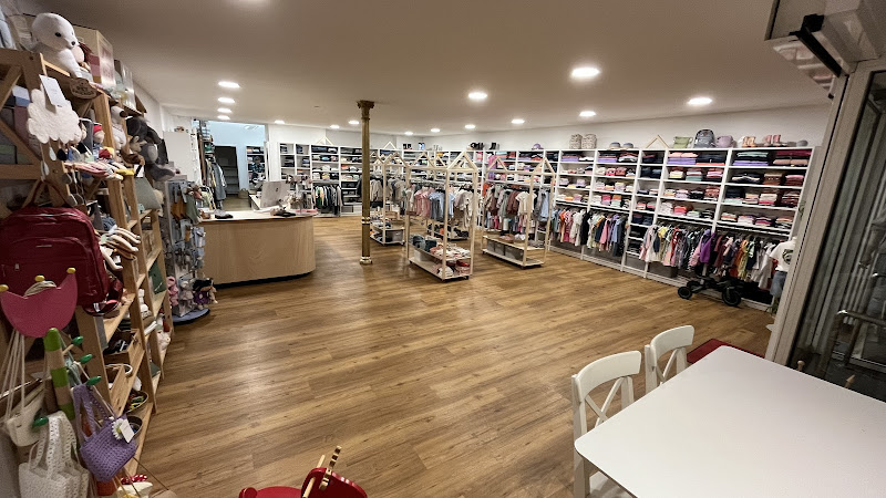 Yellow Pinguin Kids, Mom's & More