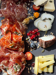 Photo n°4 de 🍷 Le Bistrot des Prés Verts à Châteauneuf ⚠️ Réservations max 5 personnes à Châteauneuf (Bar à vin)