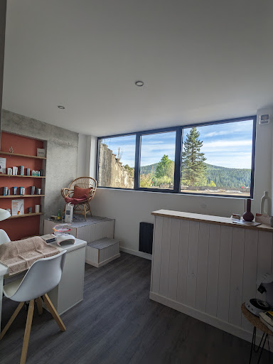 Photo de Praticienne massage bien-être, massothérapie et huiles essentielles à Saint-Laurent-en-Grandvaux (39150)