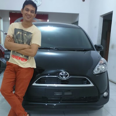 Photos of Auto 2000 Toyota Situbondo