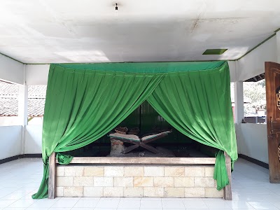 Photos of Tomb of Syekh Quro