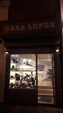 Casa López Calzados, Author: Julio López