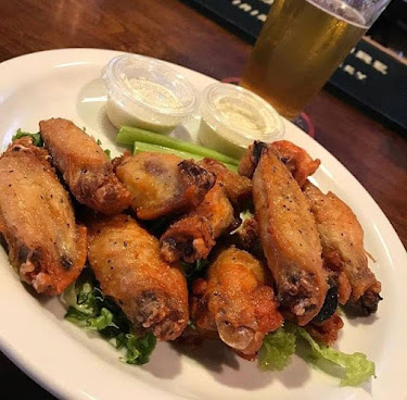 Lucky's Pub by null