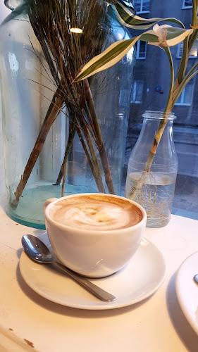 Opinie o Roślina Cafe w Bielany - Kawiarnia