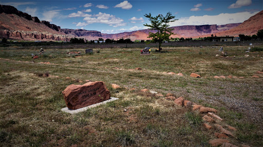 Castle Valley Cemetery Gallery - United States