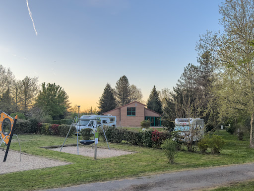 Photo de Camping Le Champ d'été - Onlycamp à Reyssouze (01190)