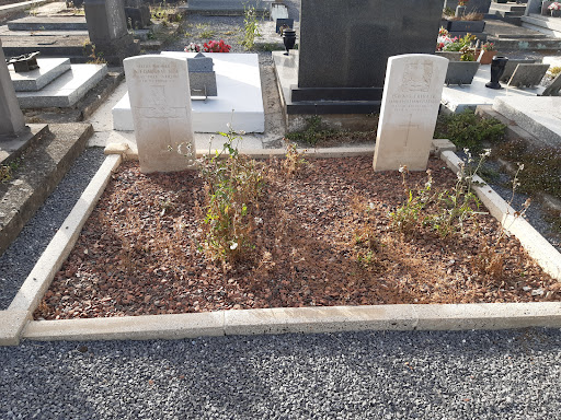 Beaumont Commonwealth War graves - Thumbnail