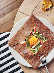 Photo n°23 de Breizh Café Montorgueil | La Crêpe Autrement à Paris (Restaurant de fruits de mer)