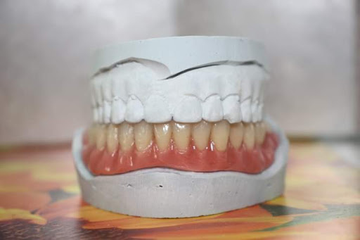 SALVADENT Centro de reparación de prótesis dentales - Thumbnail