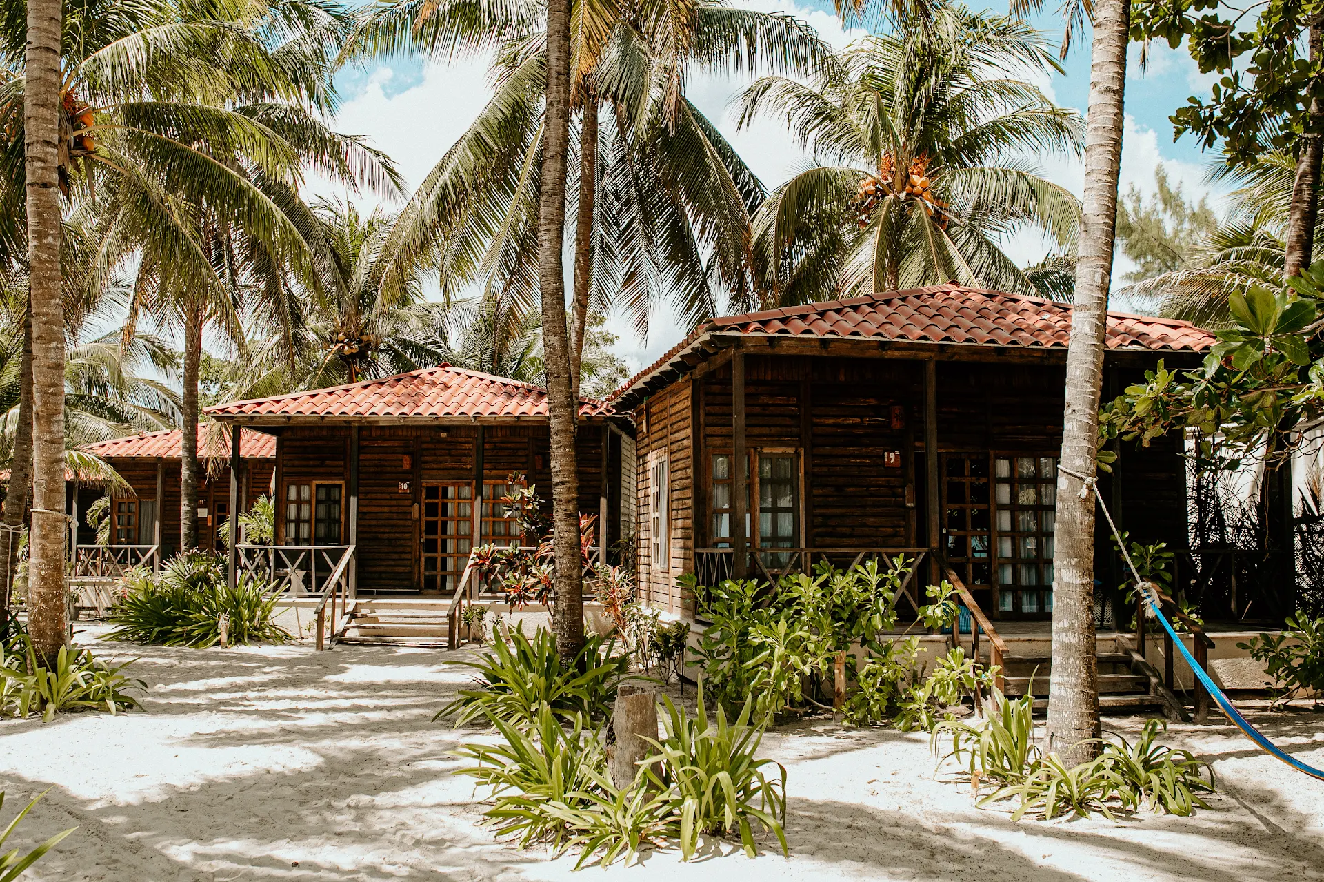 Petit Lafitte Hotel, Club de Playa y Restaurante