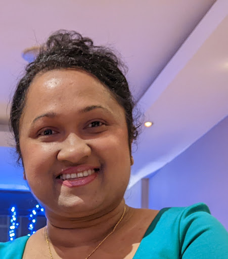Dee - Ladies' eye brows threading and waxing in WELLING - Thumbnail