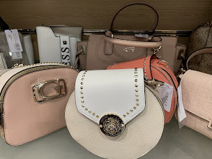 Photo n°13 de Yaya Maroquinerie - St Gilles Croix de Vie à Saint-Gilles-Croix-de-Vie (Magasin de sacs et bagages)