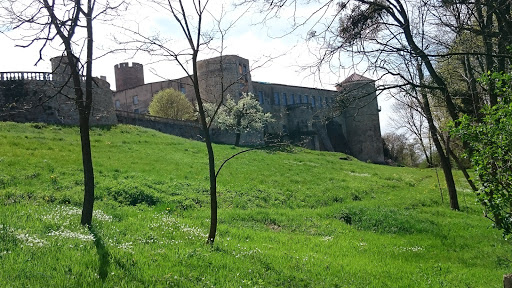 Chateau De Ravel Ravel Destimap Destinations On Map