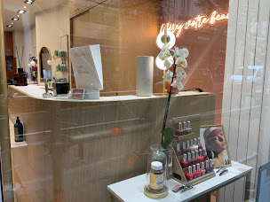 Photo n°5 de Camille Albane - Coiffeur St-Etienne à Saint-Étienne (Institut de beauté)