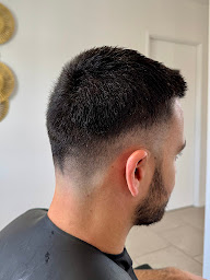 Photo n°18 de Salon L'élégance Coiffure et Beauté à Saint-Maximin-la-Sainte-Baume (Salon de manucure)