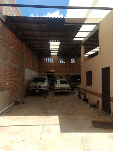 Taller Mecanico Daniel Gallery - Mexico