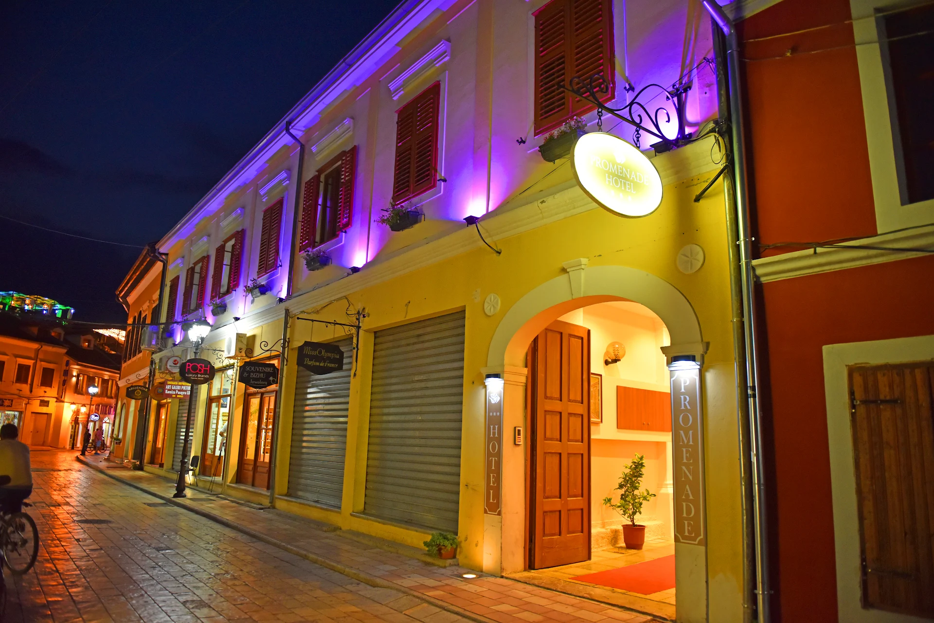 Promenade Hotel
