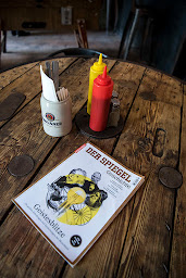 Photo n°39 de Kiez Biergarten Kanal à Paris (Bar à bières)