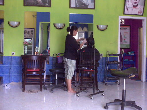 Christin Salon