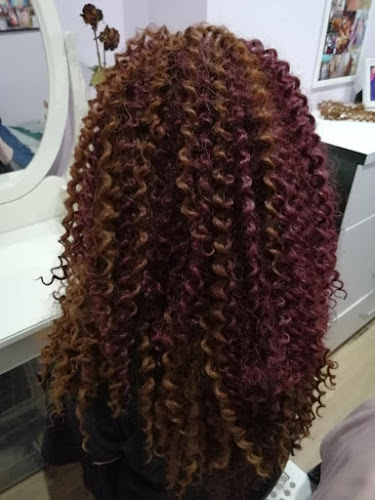 Montownia Fryzur & Piercing - Salon fryzjerski