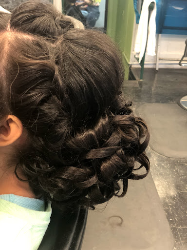Mary's Unisex Beauty Salon - Thumbnail